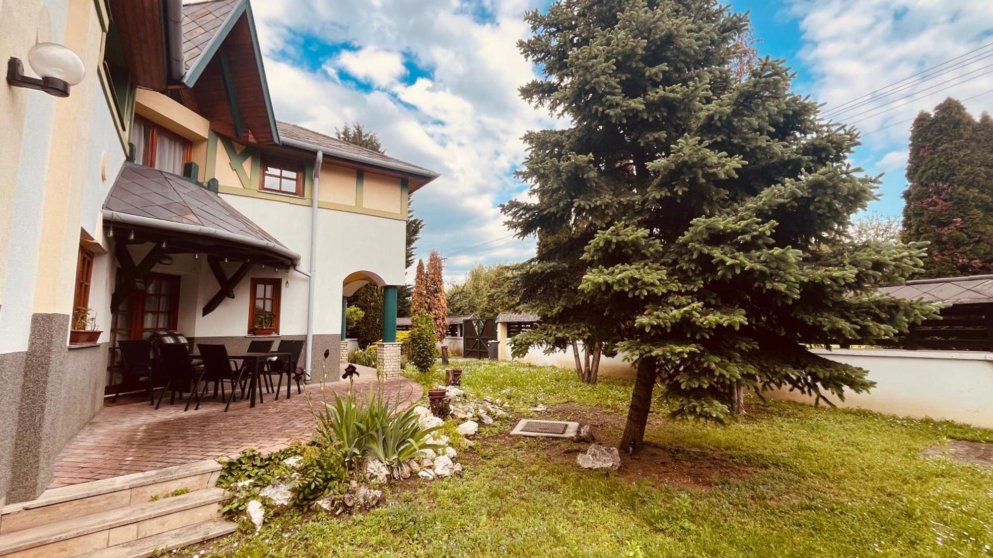 Strigonia Apartman Strigoniu Exterior foto