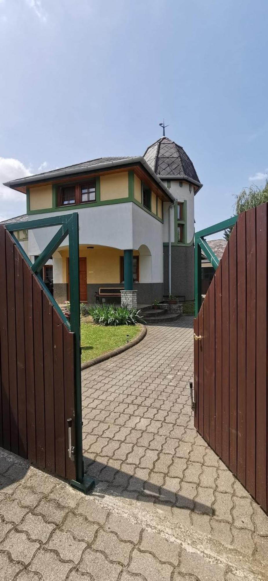 Strigonia Apartman Strigoniu Exterior foto
